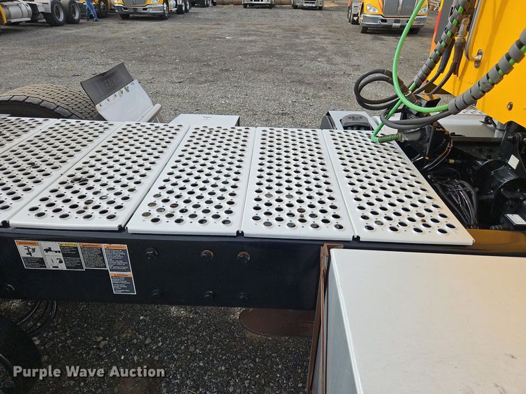 image for item NZ9147 2020 Kenworth  T680 semi truck