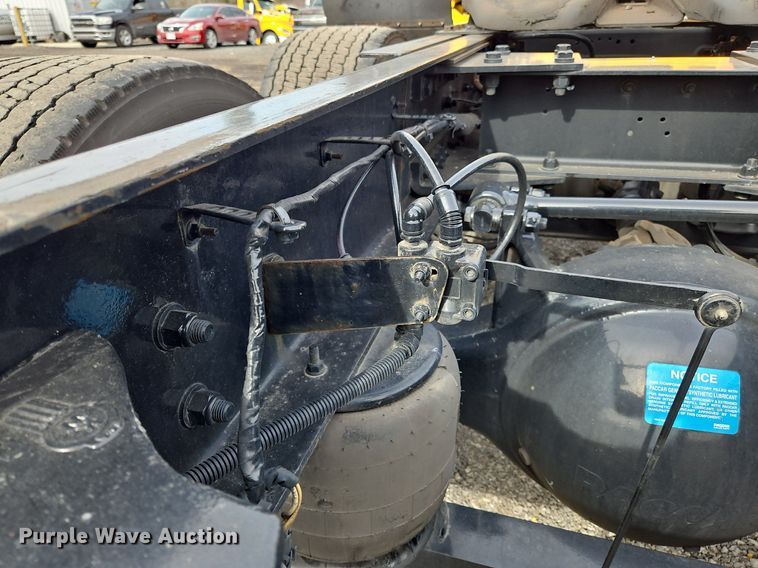 image for item NZ9147 2020 Kenworth  T680 semi truck