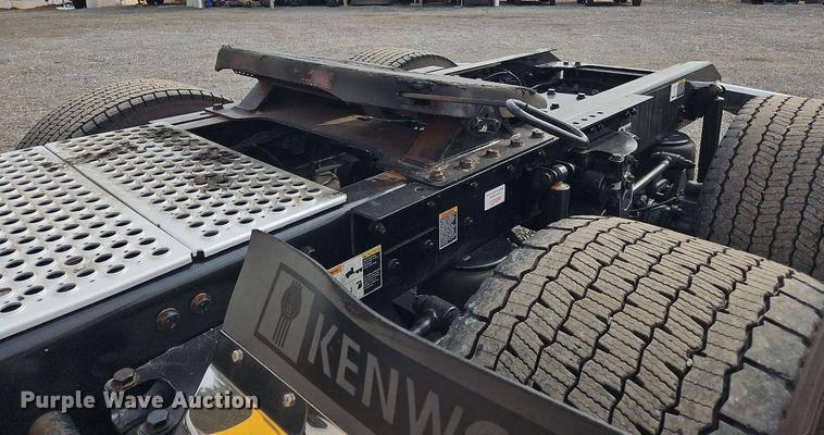 image for item NZ9147 2020 Kenworth  T680 semi truck