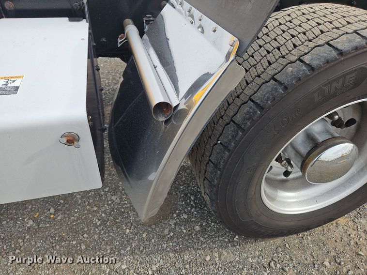 image for item NZ9147 2020 Kenworth  T680 semi truck