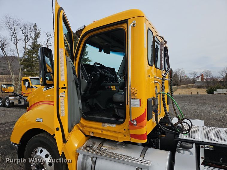 image for item NZ9147 2020 Kenworth  T680 semi truck