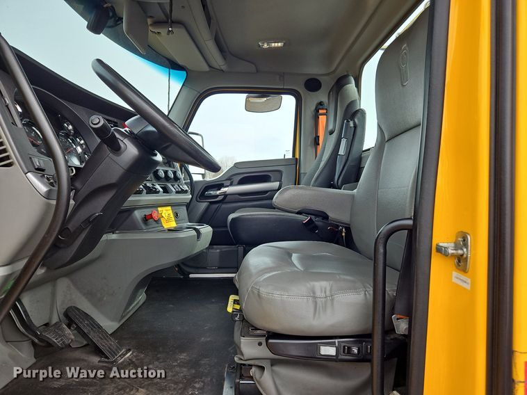 image for item NZ9147 2020 Kenworth  T680 semi truck