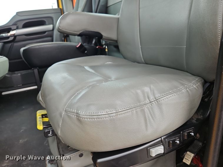 image for item NZ9147 2020 Kenworth  T680 semi truck