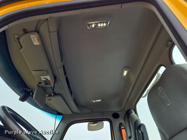 image for item NZ9147 2020 Kenworth  T680 semi truck