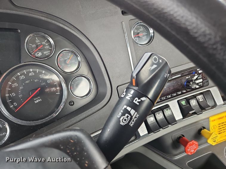 image for item NZ9147 2020 Kenworth  T680 semi truck