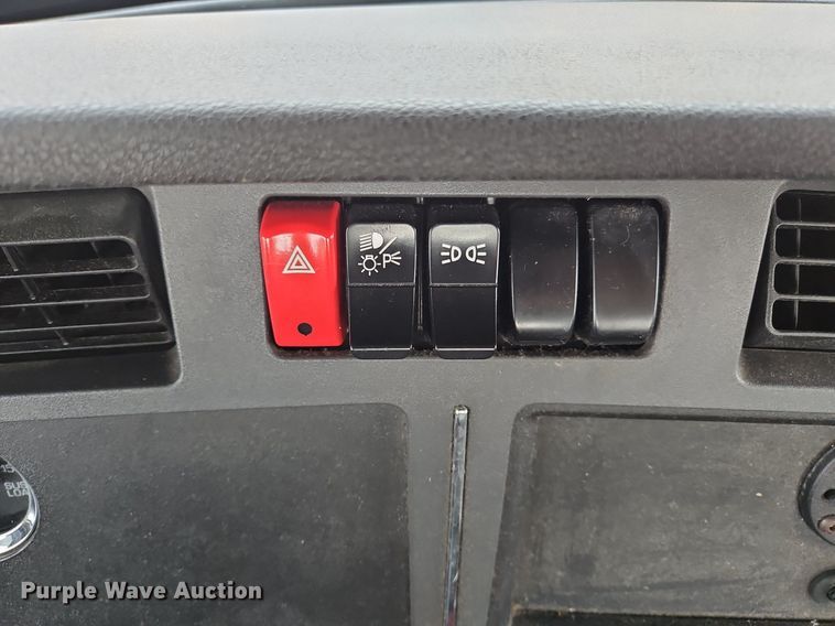 image for item NZ9147 2020 Kenworth  T680 semi truck