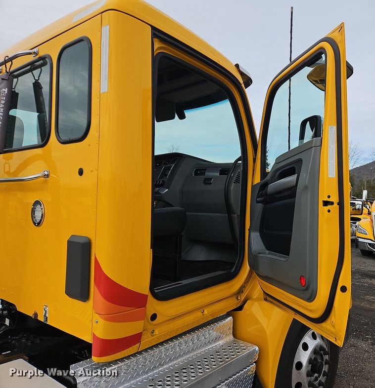 image for item NZ9147 2020 Kenworth  T680 semi truck