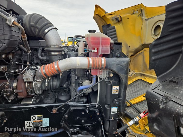 image for item NZ9147 2020 Kenworth  T680 semi truck