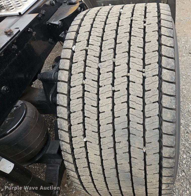 image for item NZ9147 2020 Kenworth  T680 semi truck