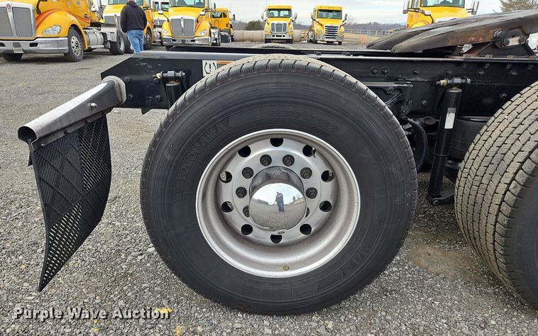 image for item NZ9147 2020 Kenworth  T680 semi truck