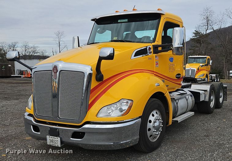 image for item NZ9148 2020 Kenworth  T680 semi truck