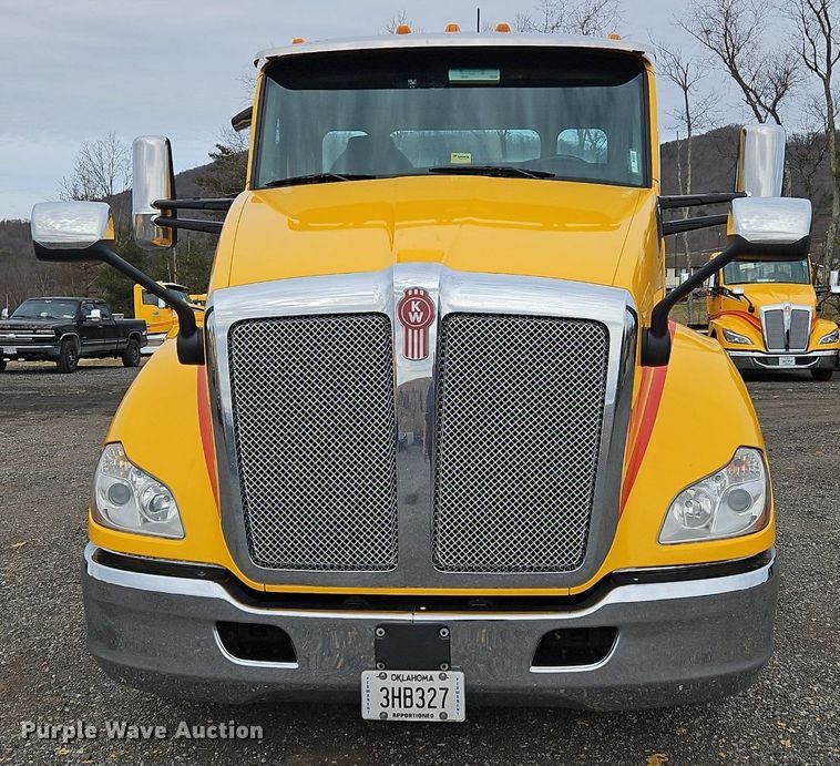 image for item NZ9148 2020 Kenworth  T680 semi truck