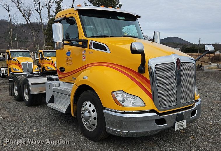 image for item NZ9148 2020 Kenworth  T680 semi truck
