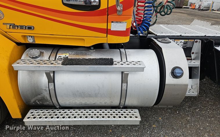 image for item NZ9148 2020 Kenworth  T680 semi truck