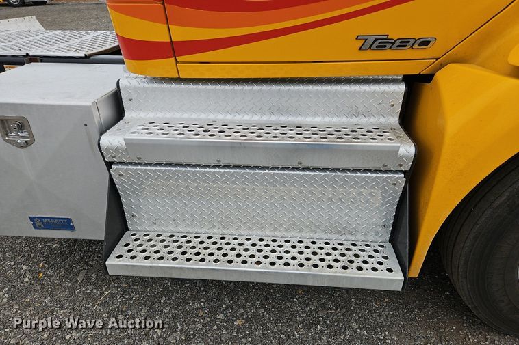 image for item NZ9148 2020 Kenworth  T680 semi truck