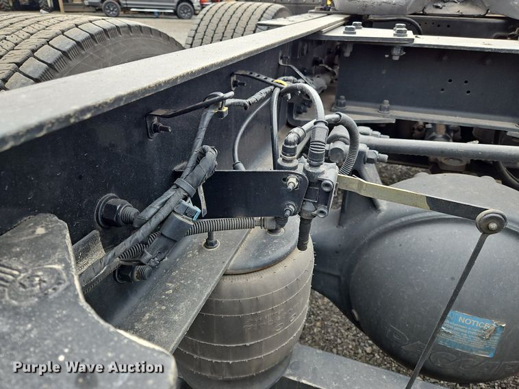 image for item NZ9148 2020 Kenworth  T680 semi truck