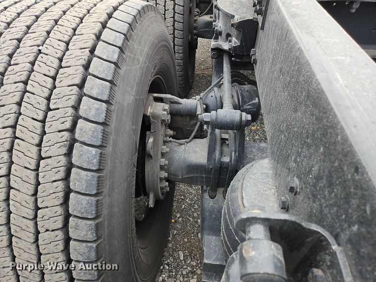 image for item NZ9148 2020 Kenworth  T680 semi truck