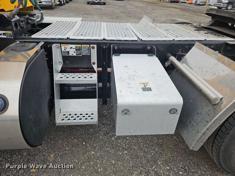 image for item NZ9148 2020 Kenworth  T680 semi truck