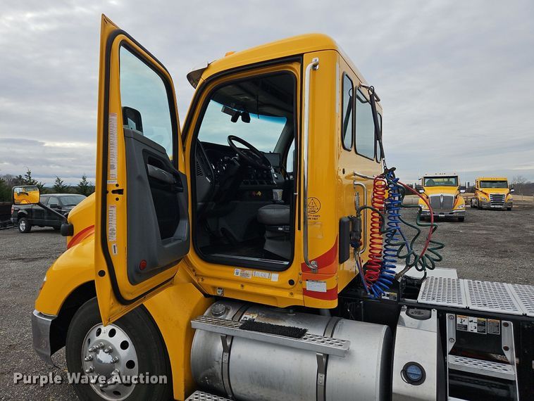 image for item NZ9148 2020 Kenworth  T680 semi truck