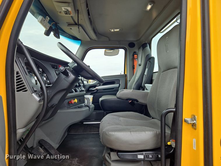 image for item NZ9148 2020 Kenworth  T680 semi truck