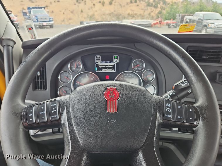 image for item NZ9148 2020 Kenworth  T680 semi truck