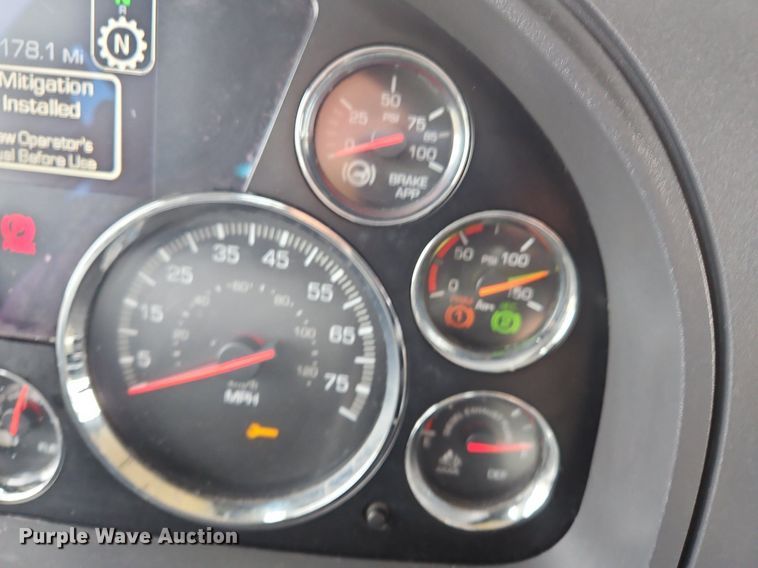 image for item NZ9148 2020 Kenworth  T680 semi truck