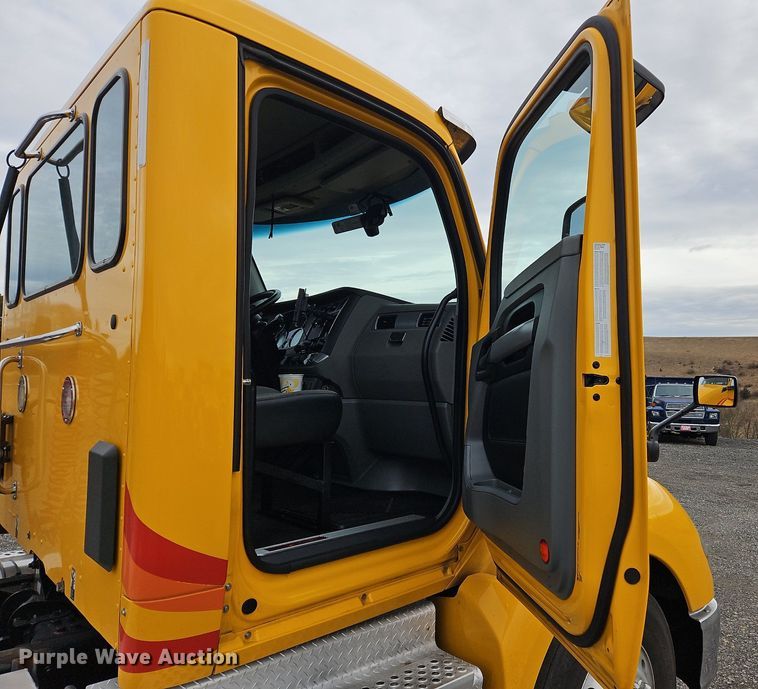 image for item NZ9148 2020 Kenworth  T680 semi truck