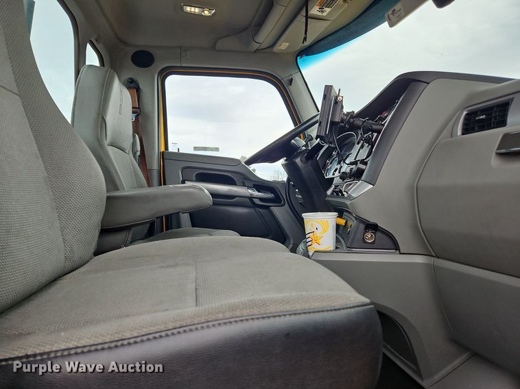 image for item NZ9148 2020 Kenworth  T680 semi truck