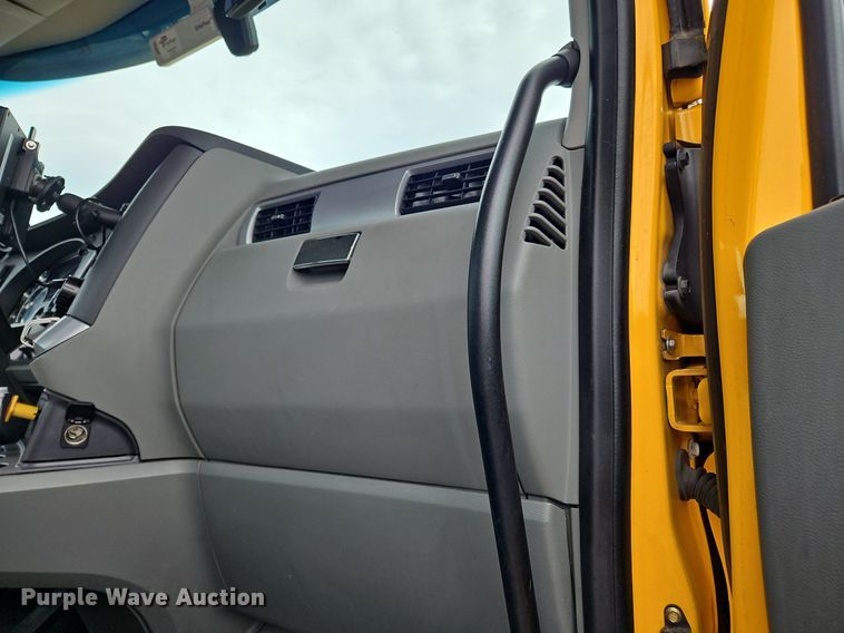 image for item NZ9148 2020 Kenworth  T680 semi truck