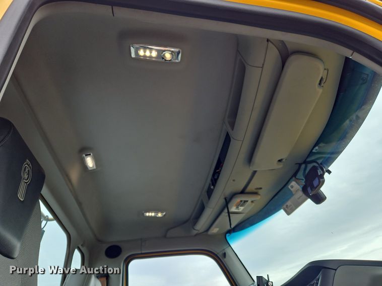 image for item NZ9148 2020 Kenworth  T680 semi truck