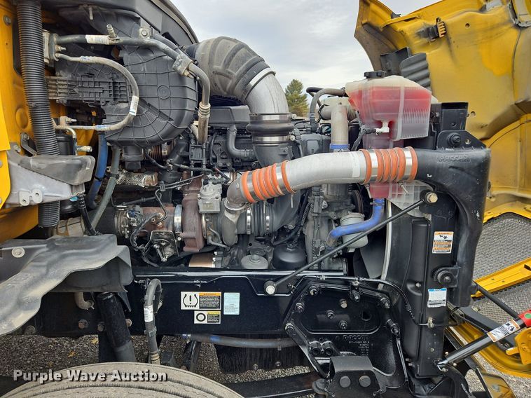 image for item NZ9148 2020 Kenworth  T680 semi truck