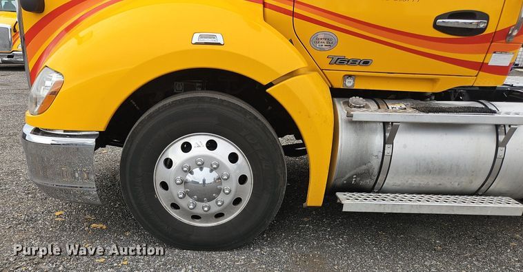 image for item NZ9148 2020 Kenworth  T680 semi truck