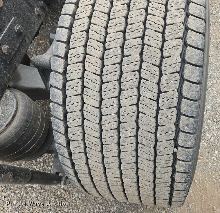 image for item NZ9148 2020 Kenworth  T680 semi truck