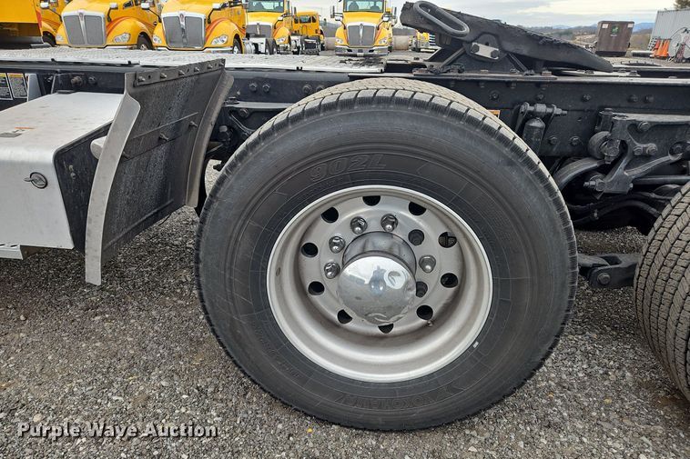 image for item NZ9148 2020 Kenworth  T680 semi truck