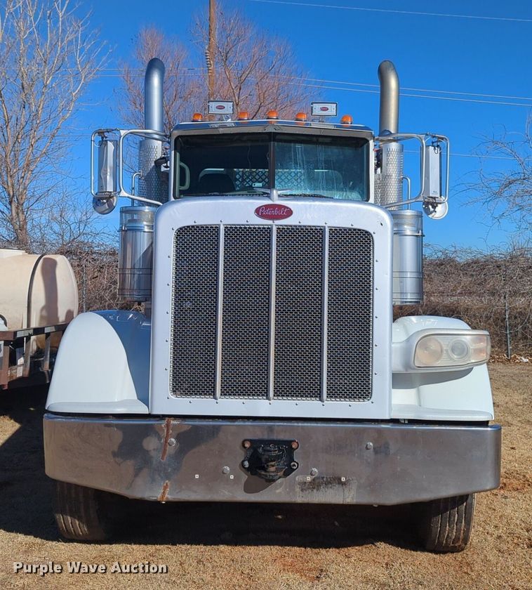 image for item OD9184 2012 Peterbilt 388 semi truck
