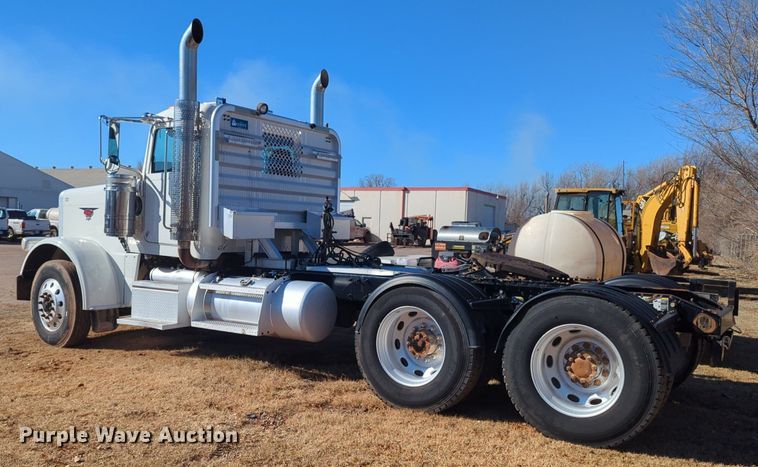 image for item OD9184 2012 Peterbilt 388 semi truck