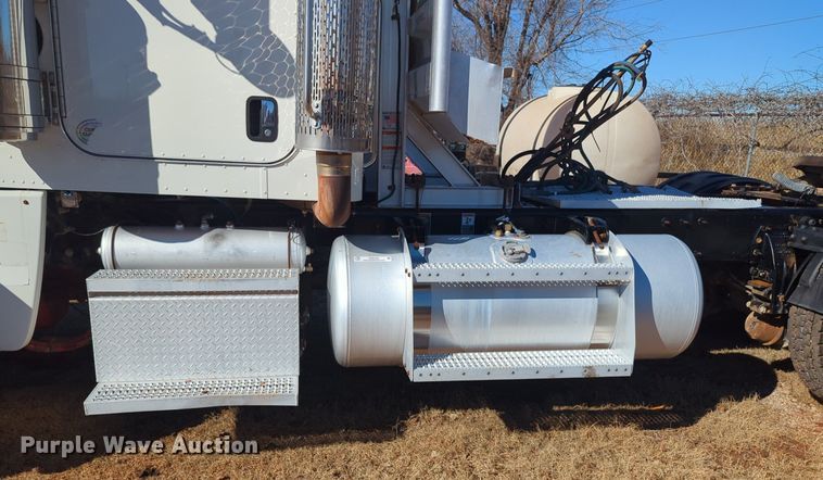 image for item OD9184 2012 Peterbilt 388 semi truck