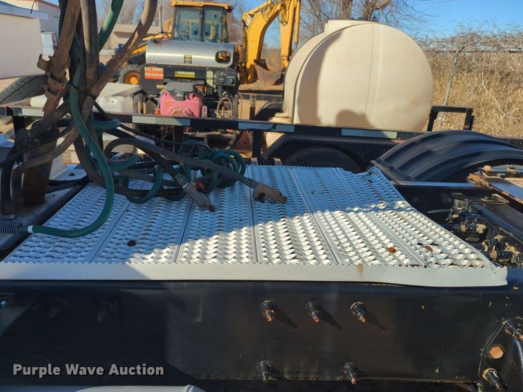 image for item OD9184 2012 Peterbilt 388 semi truck