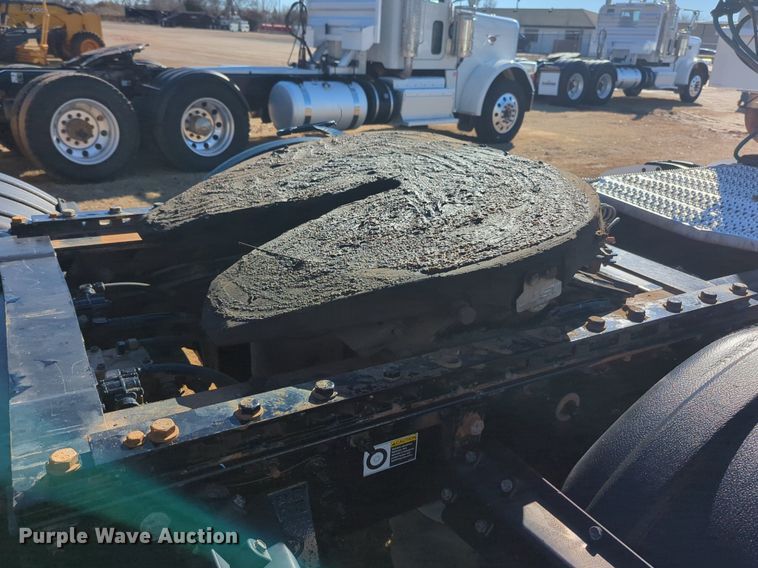 image for item OD9184 2012 Peterbilt 388 semi truck