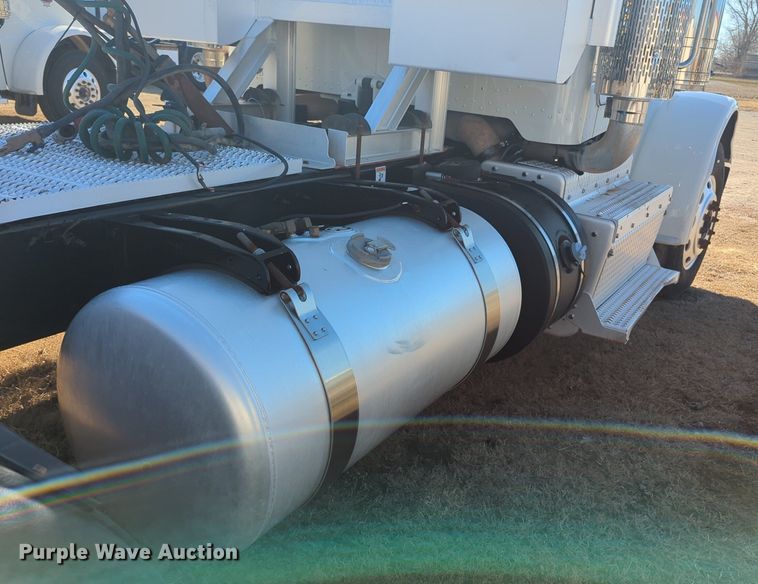 image for item OD9184 2012 Peterbilt 388 semi truck