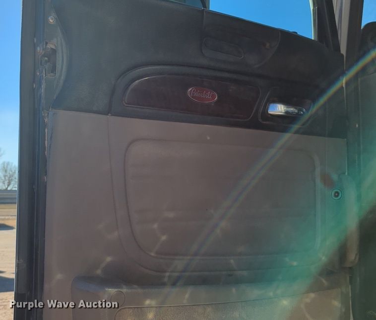 image for item OD9184 2012 Peterbilt 388 semi truck