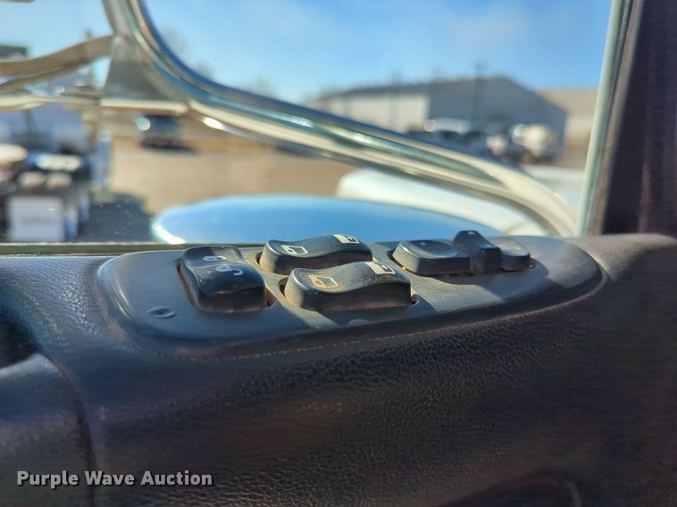 image for item OD9184 2012 Peterbilt 388 semi truck