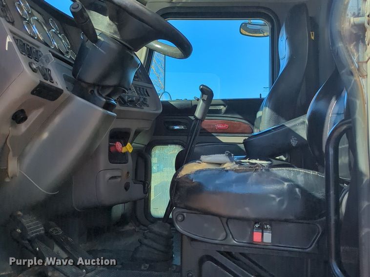 image for item OD9184 2012 Peterbilt 388 semi truck