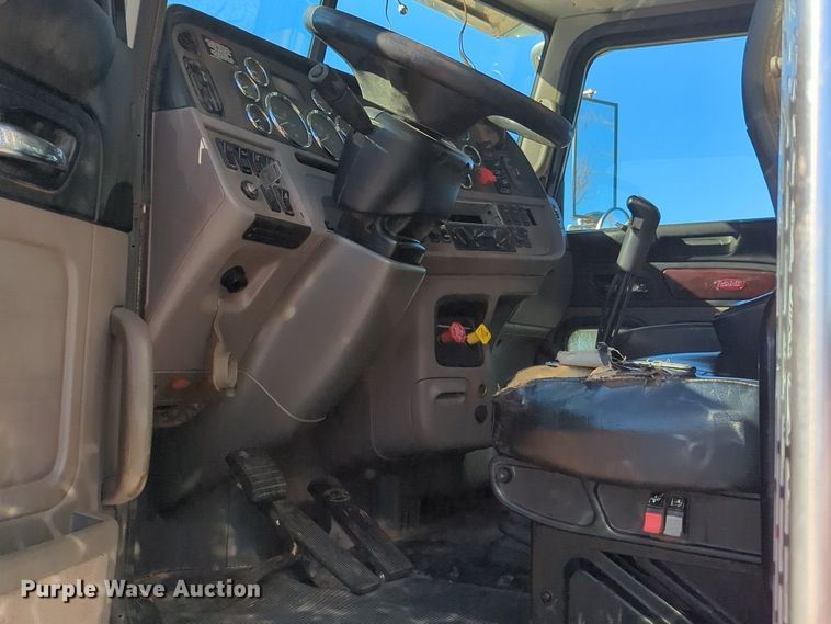 image for item OD9184 2012 Peterbilt 388 semi truck