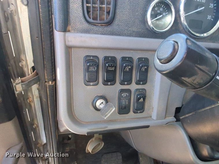 image for item OD9184 2012 Peterbilt 388 semi truck