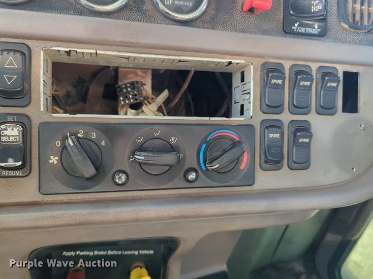 image for item OD9184 2012 Peterbilt 388 semi truck