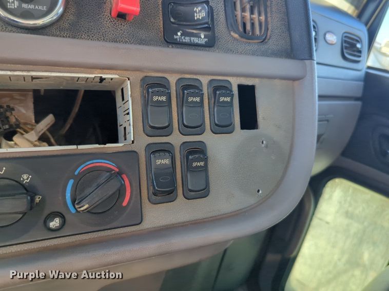 image for item OD9184 2012 Peterbilt 388 semi truck