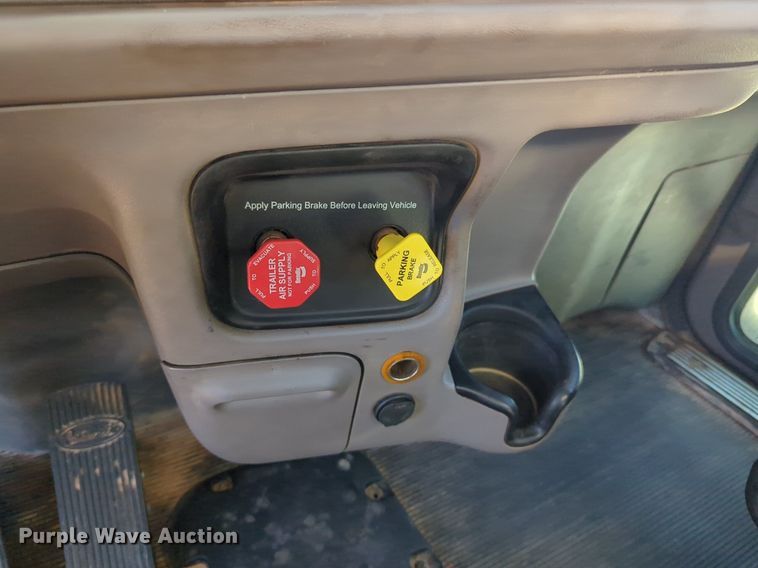 image for item OD9184 2012 Peterbilt 388 semi truck