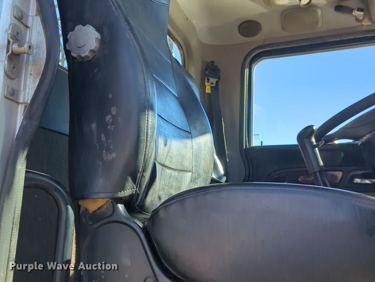 image for item OD9184 2012 Peterbilt 388 semi truck