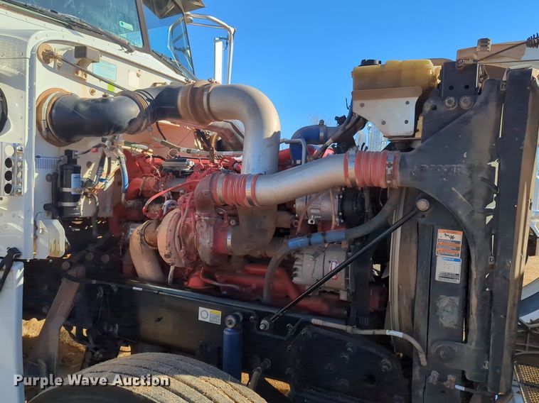 image for item OD9184 2012 Peterbilt 388 semi truck